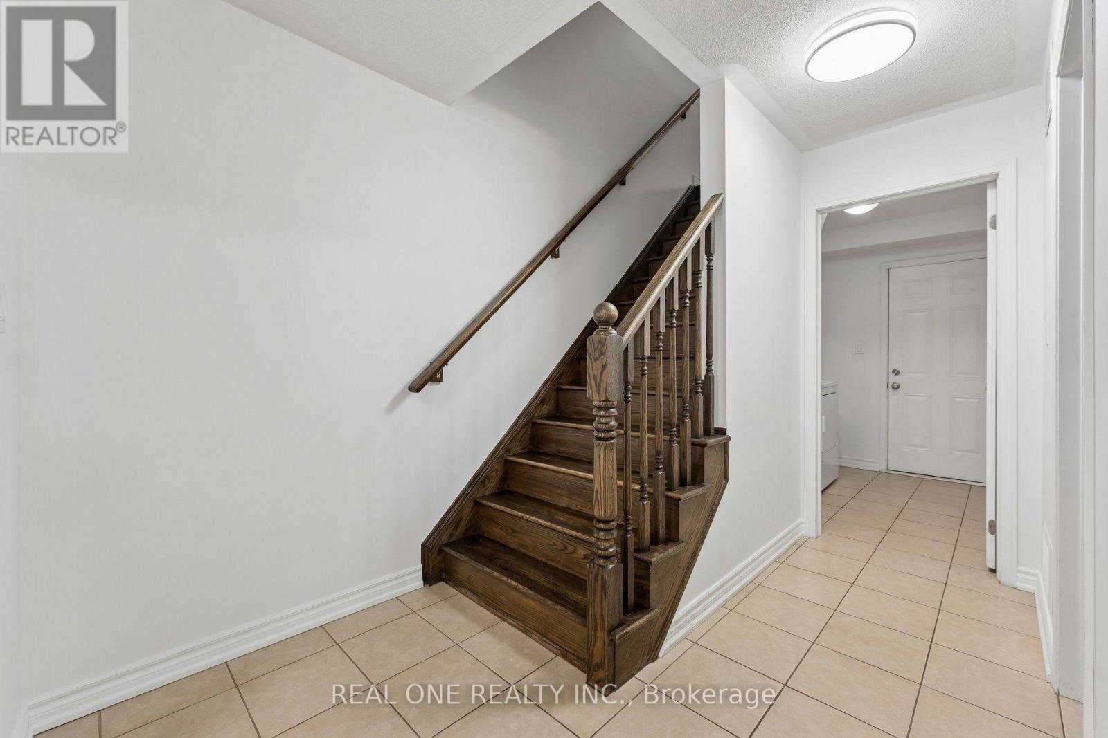 30 HENNEBERRY LANE - 8