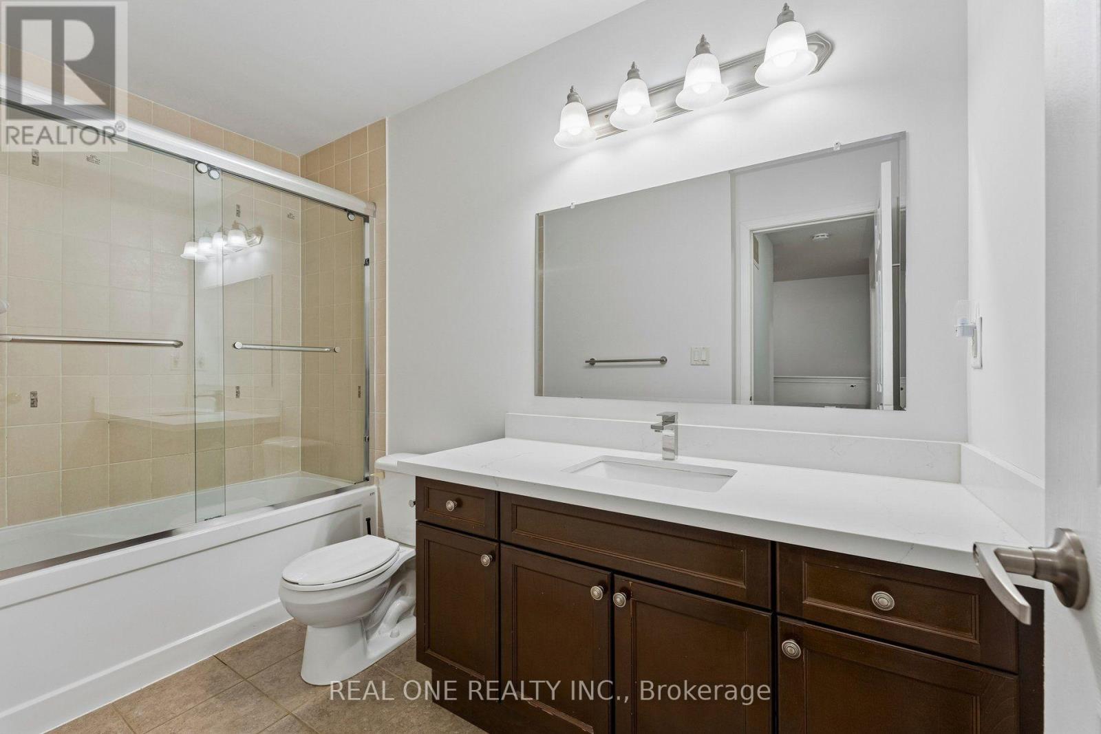 30 HENNEBERRY LANE - 32