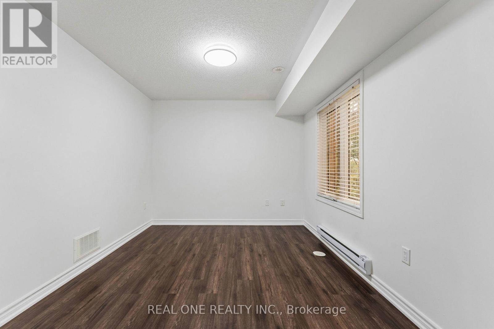 30 HENNEBERRY LANE - 5