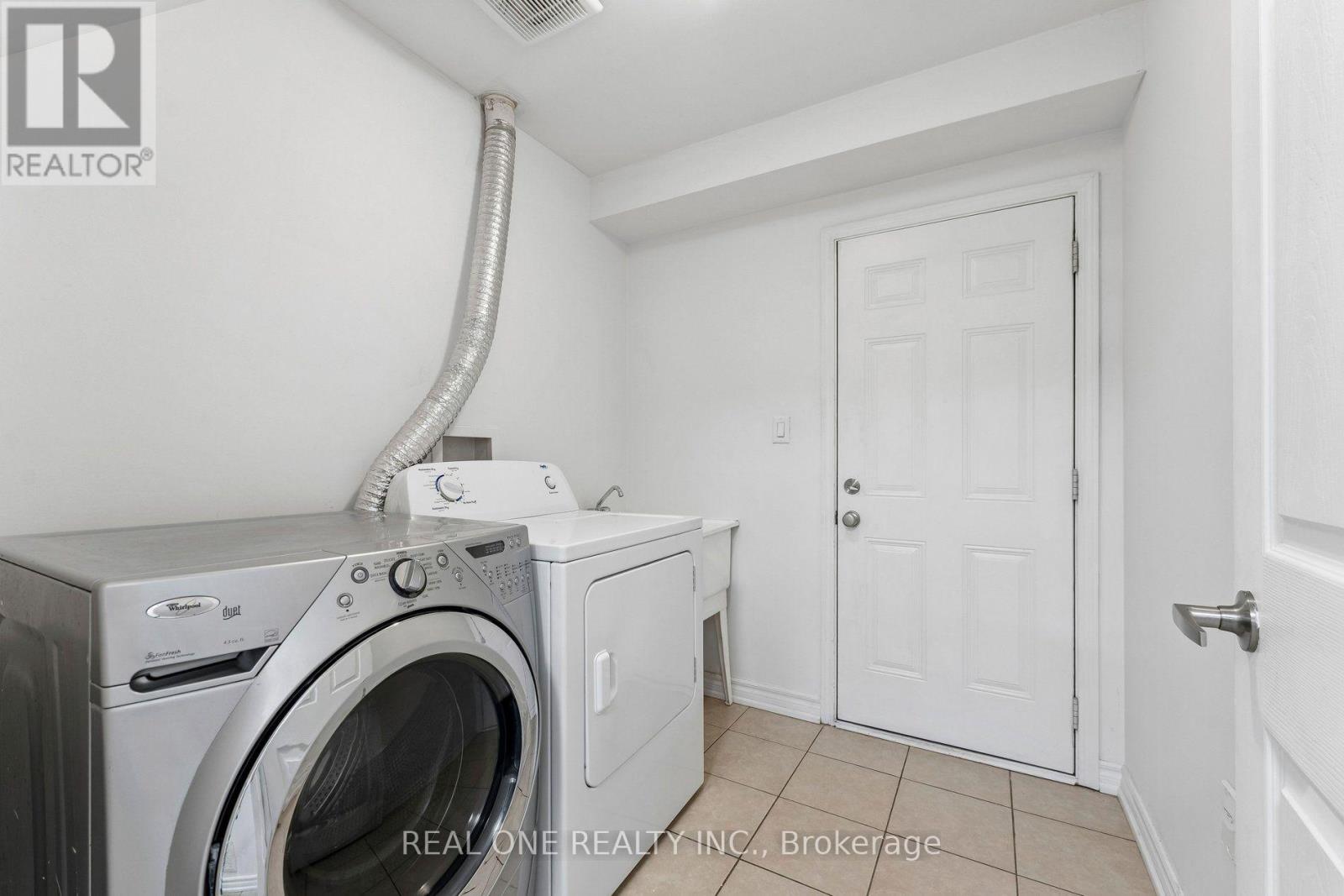 30 HENNEBERRY LANE - 7