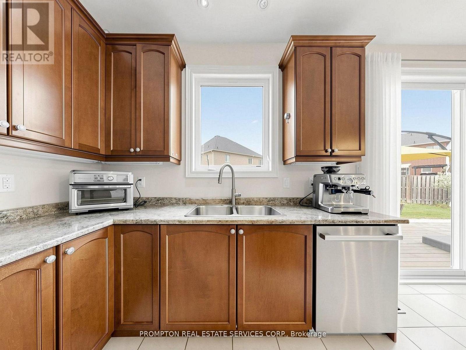 29 BEEBE CRESCENT - 16