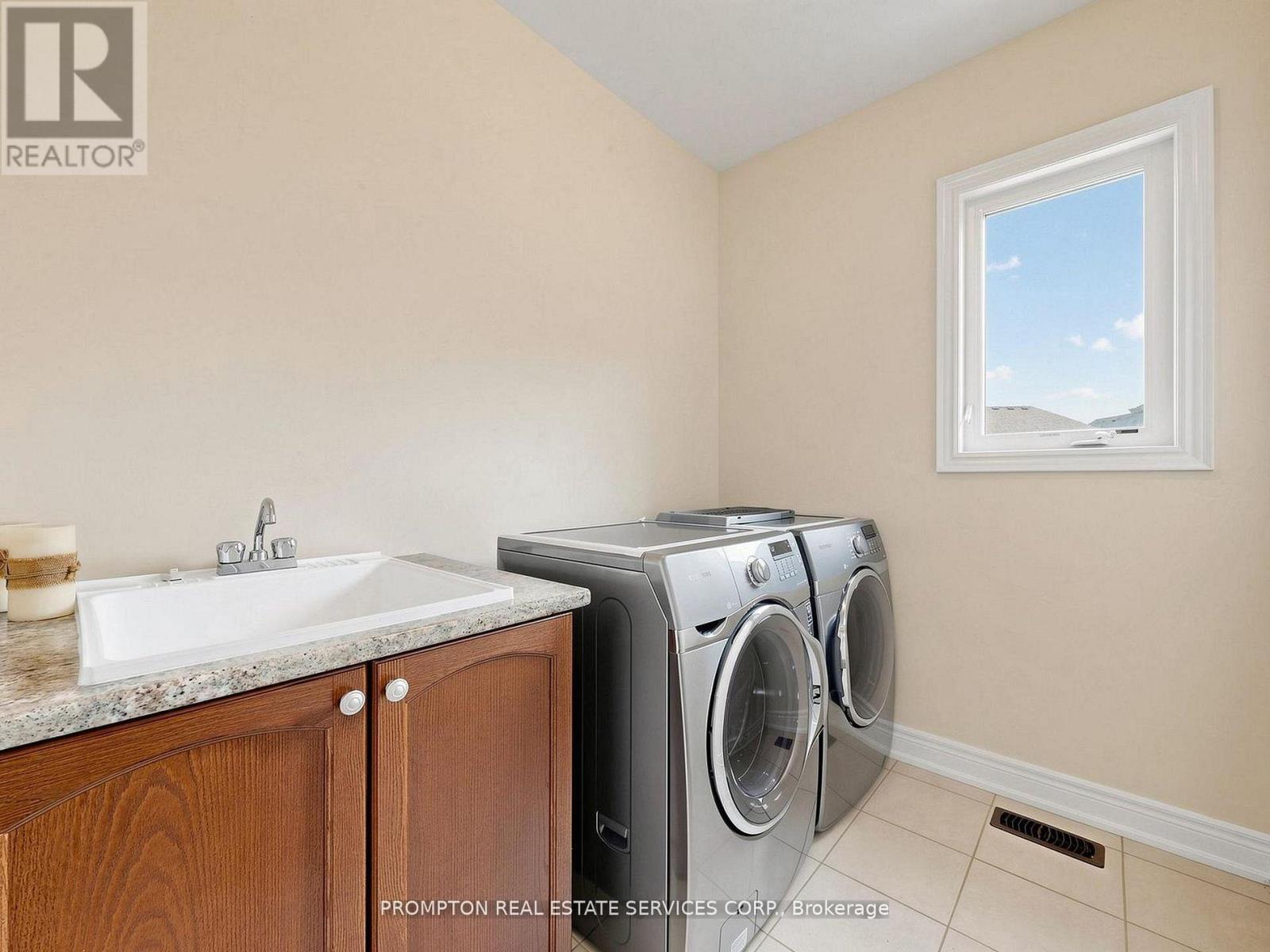 29 BEEBE CRESCENT - 33