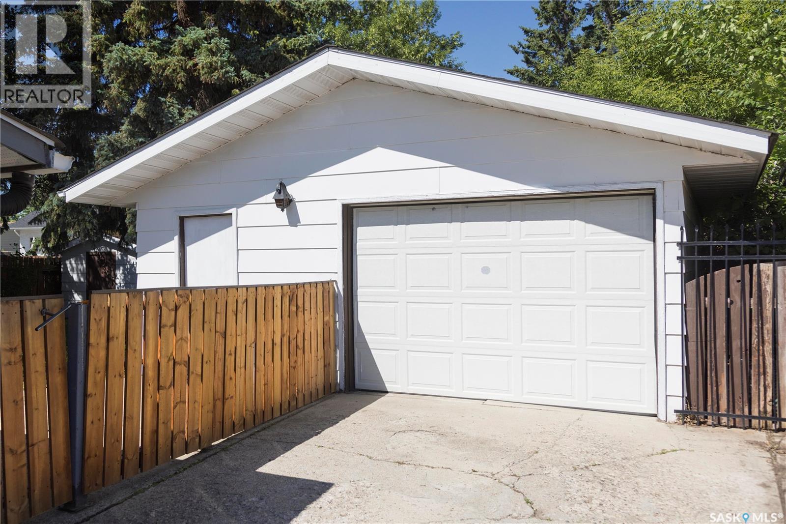 1614 McKercher DRIVE - Image 35