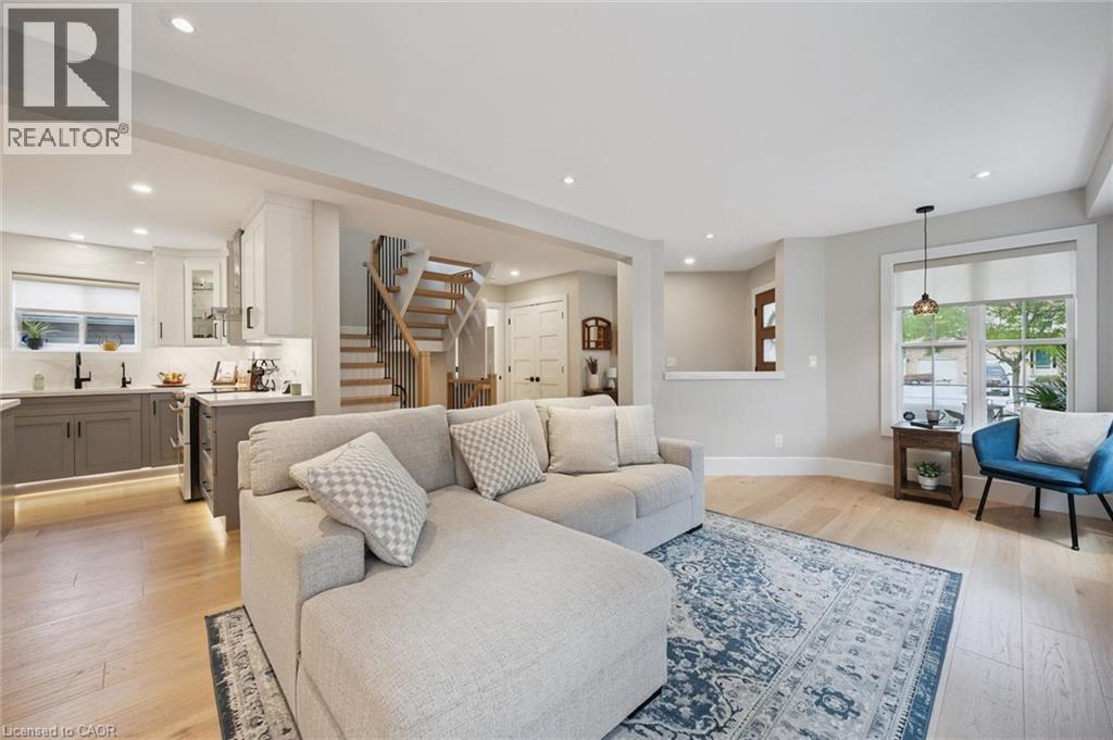 24 WATSON Crescent - 13