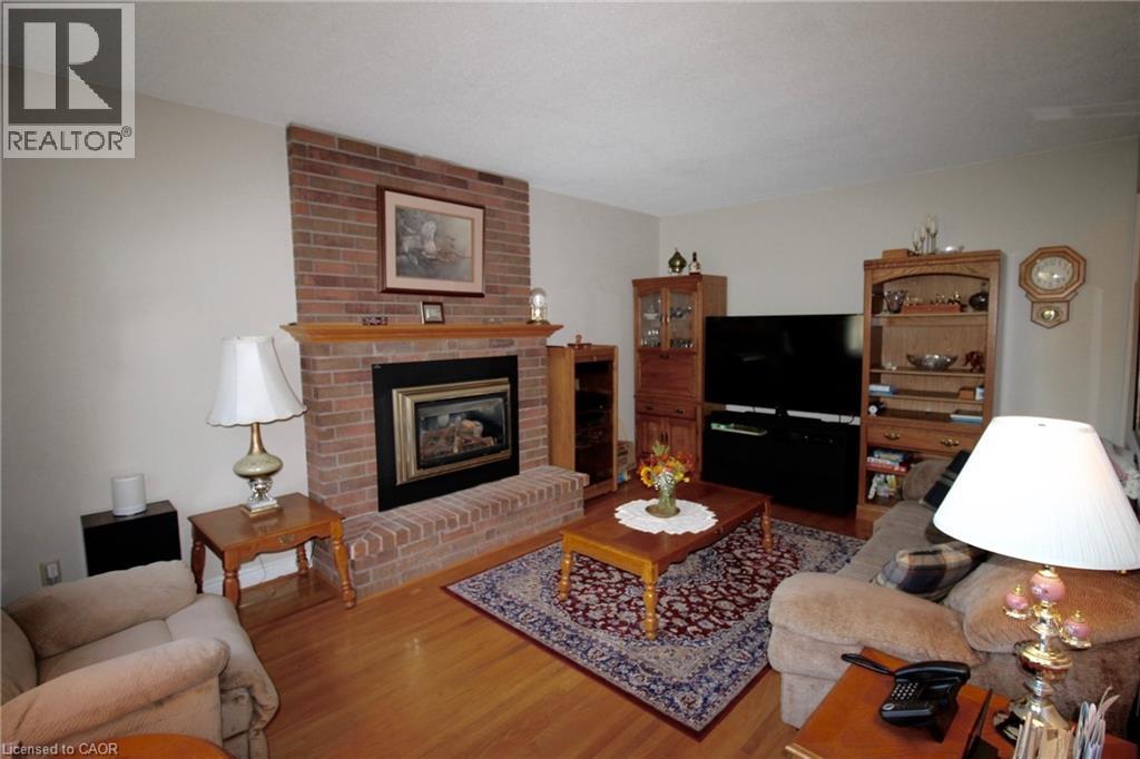 153 MEADOWBROOK Drive - 14