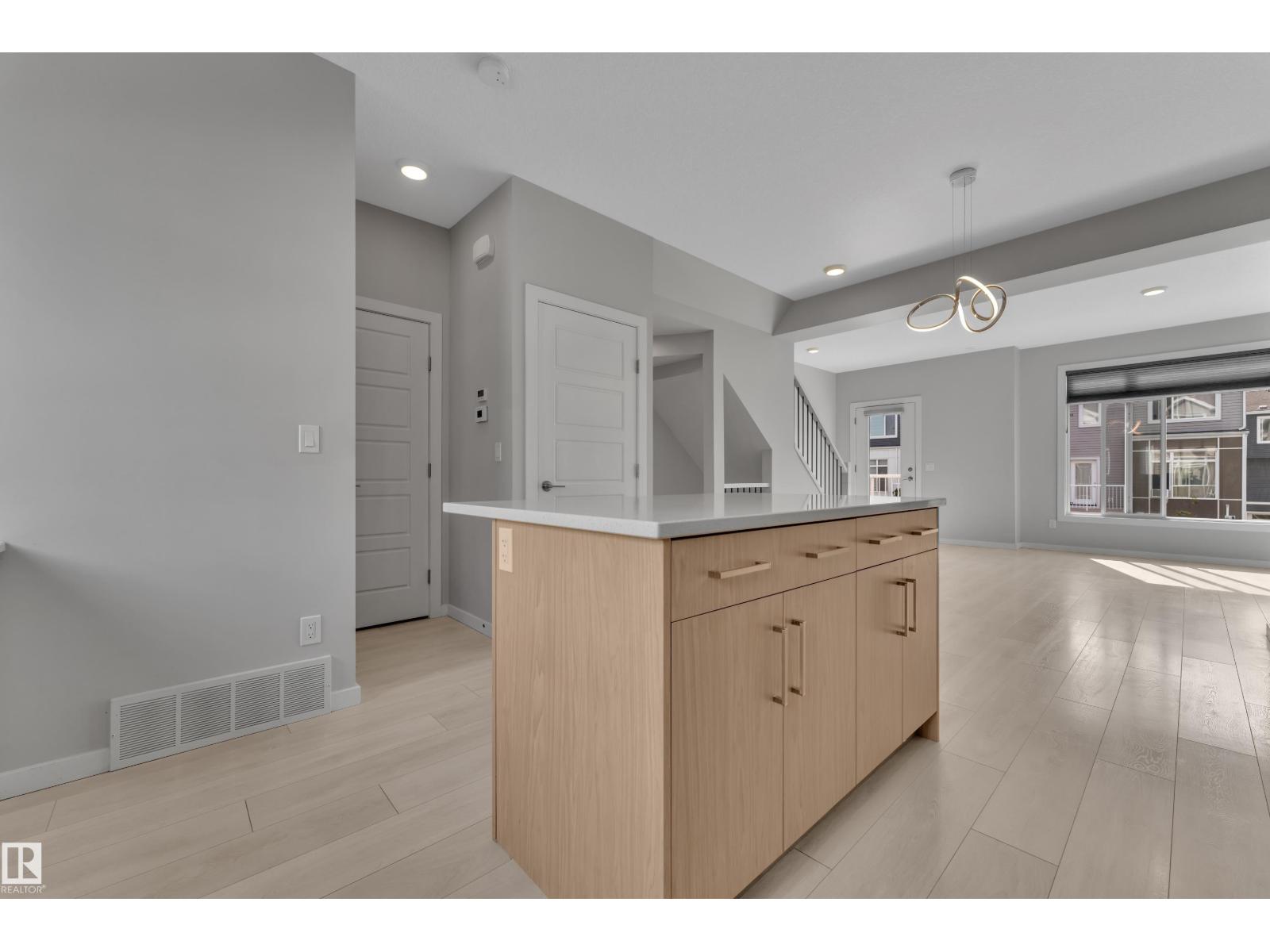 #36 215 SADDLEBACK RD NW - 17