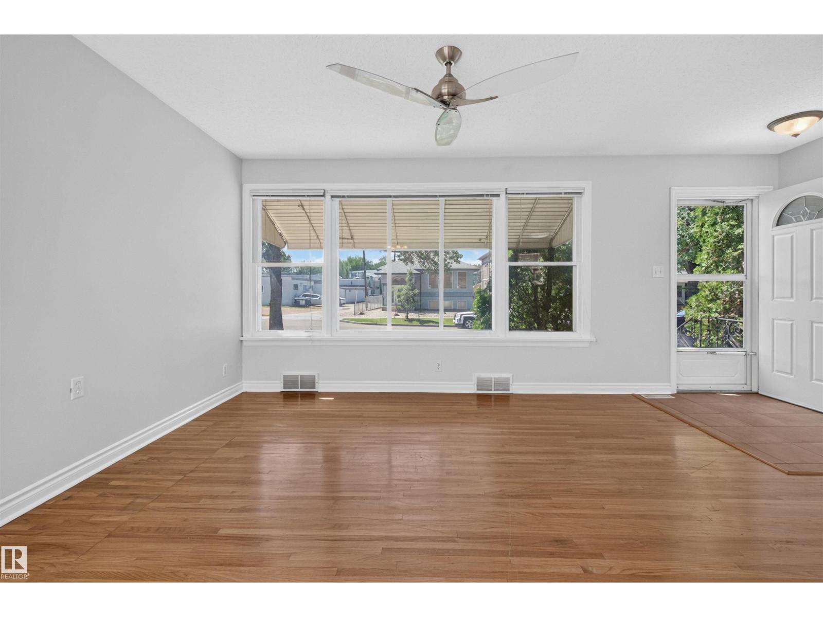8817 91 ST NW - 12