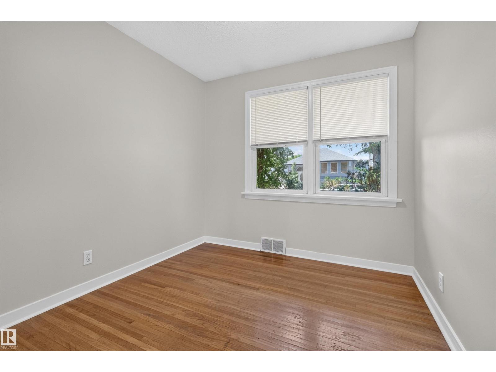 8817 91 ST NW - 15