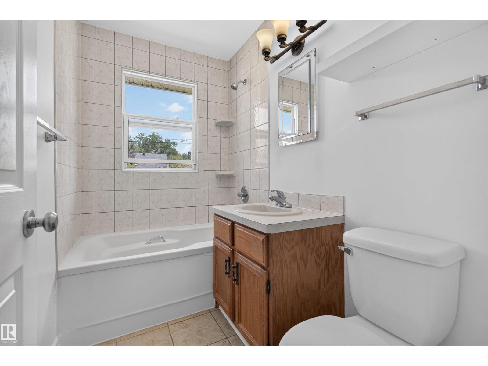 8817 91 ST NW - 18