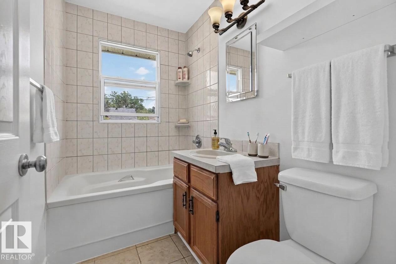 8817 91 ST NW - 19