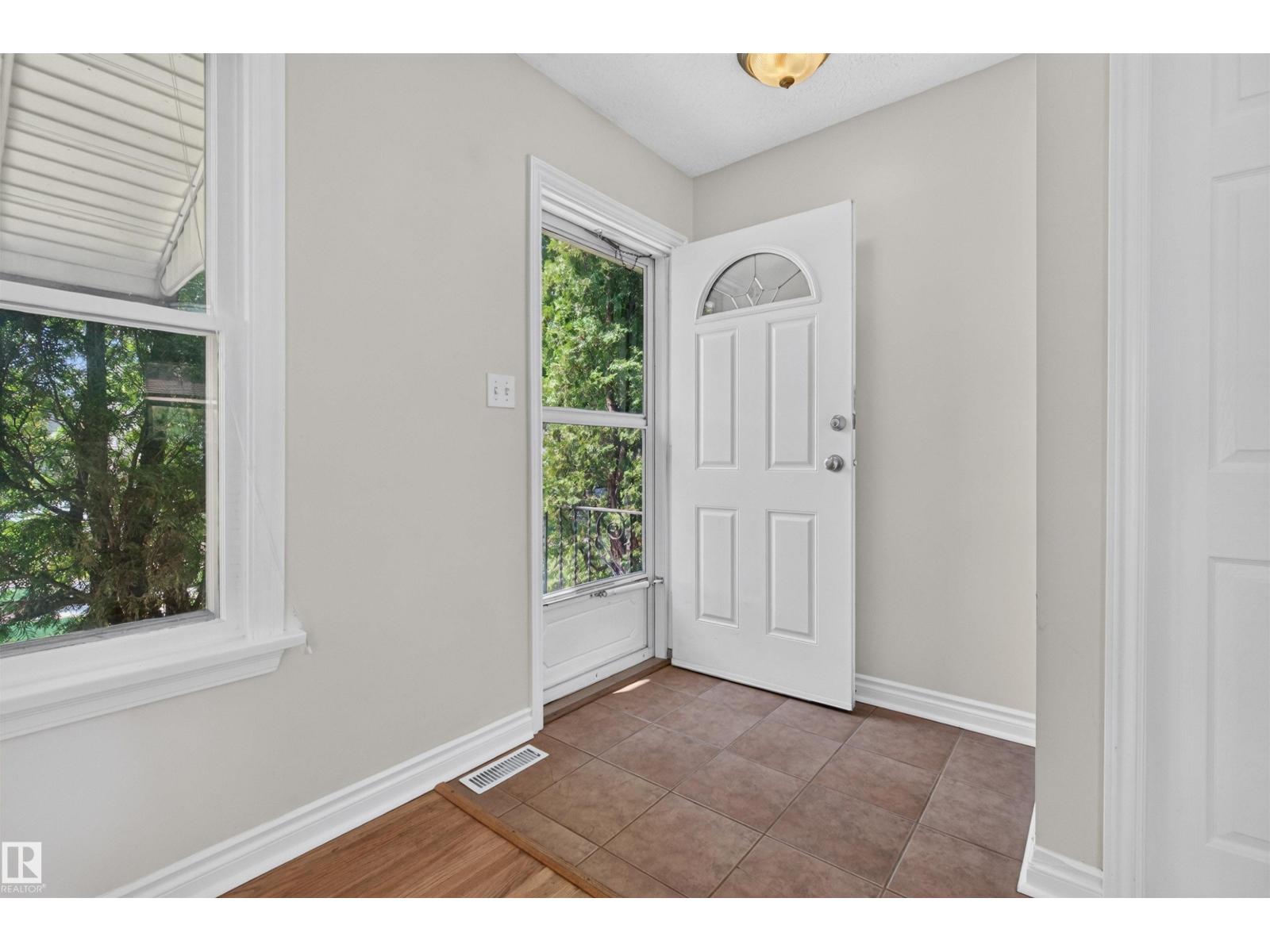 8817 91 ST NW - 2