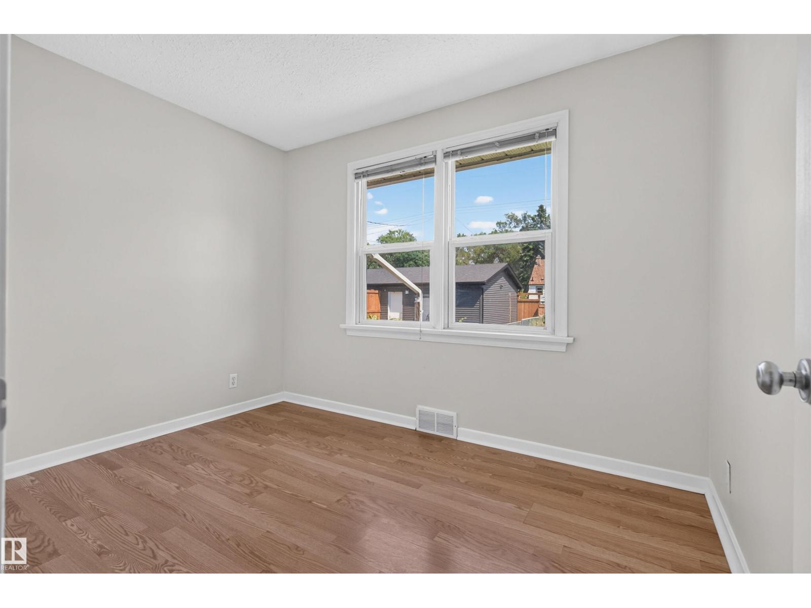 8817 91 ST NW - 20