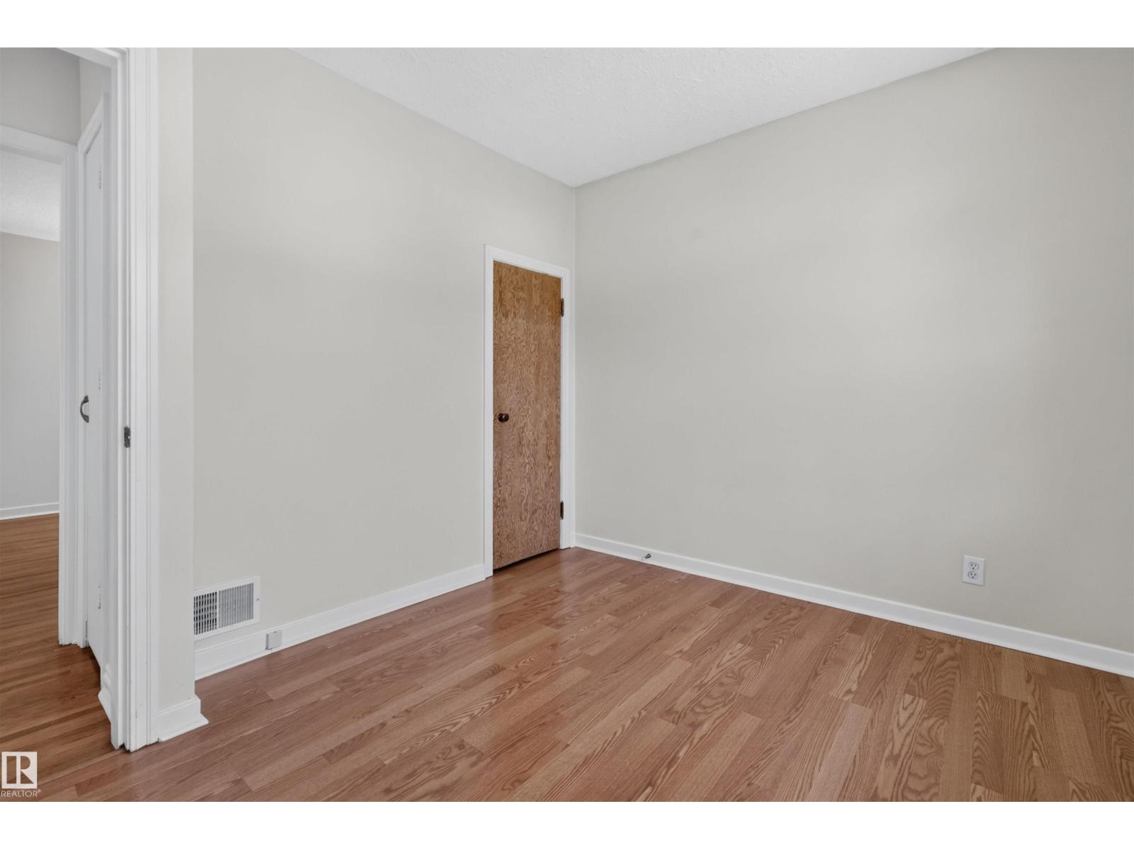 8817 91 ST NW - 22