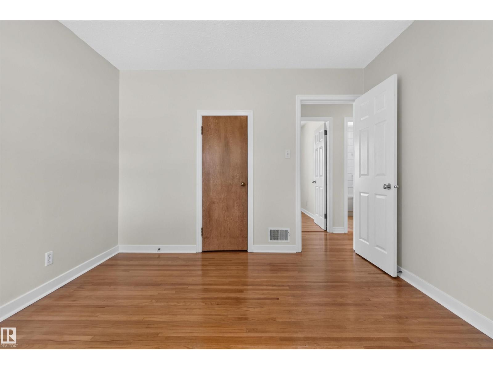 8817 91 ST NW - 25