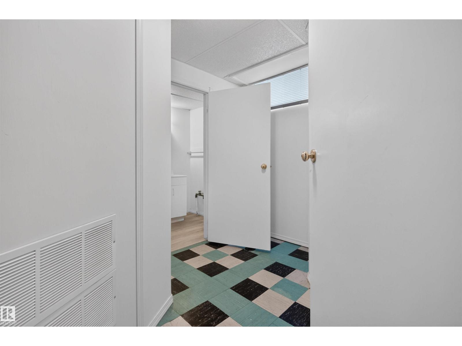 8817 91 ST NW - 28