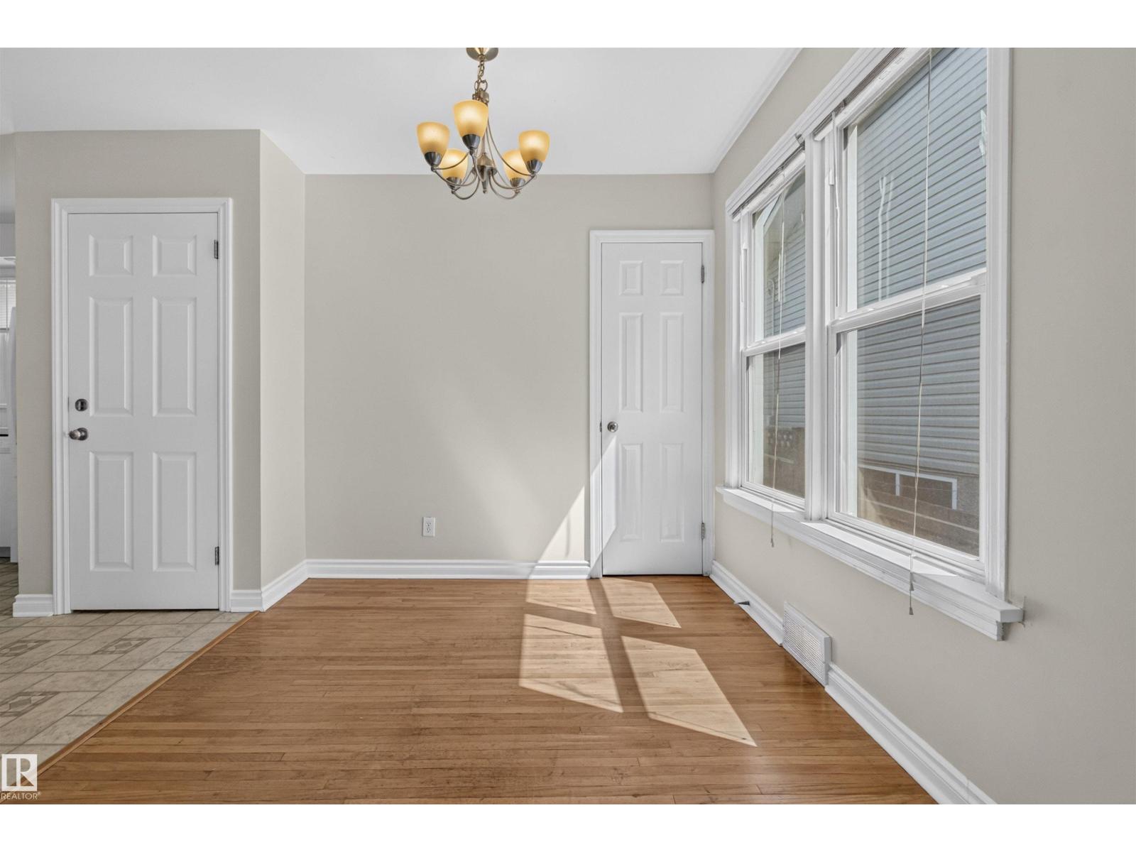 8817 91 ST NW - 3