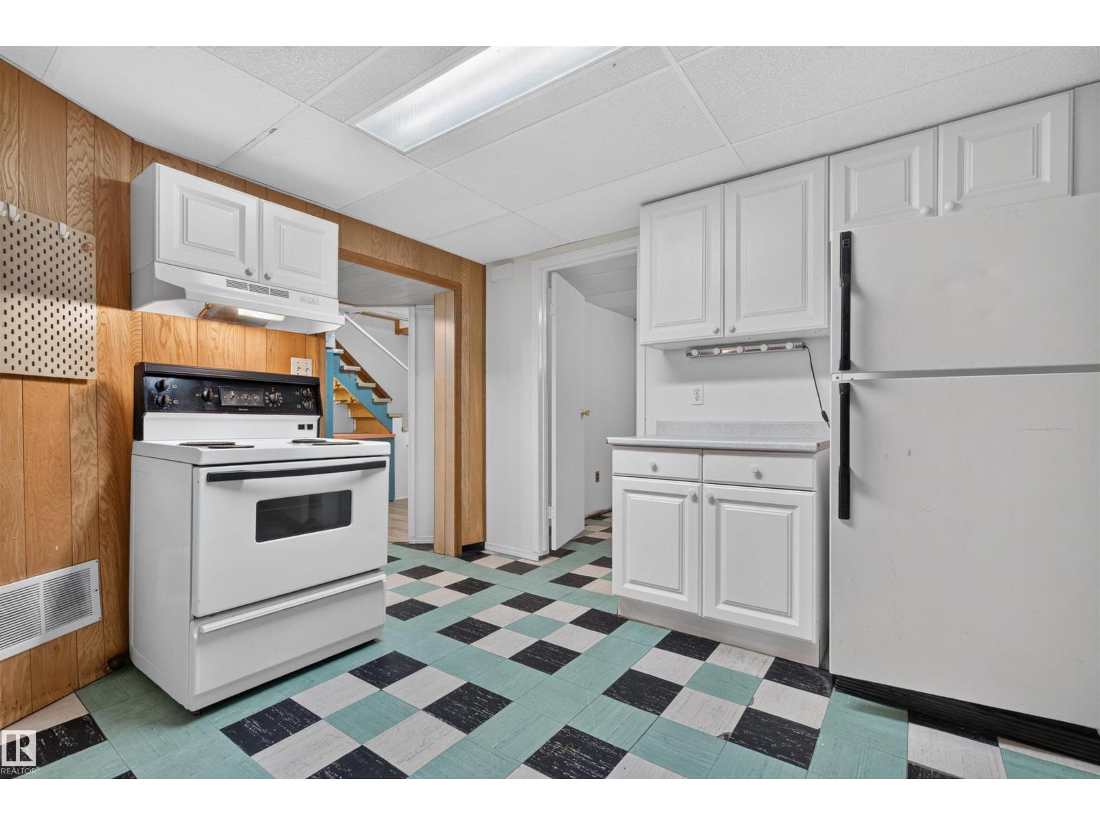 8817 91 ST NW - 42
