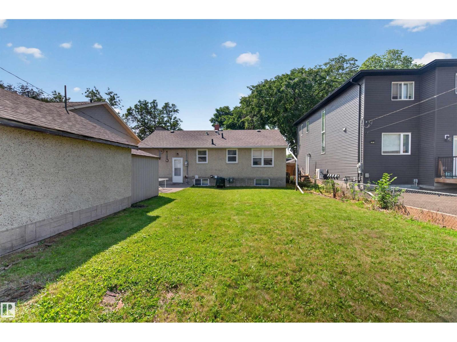 8817 91 ST NW - 45
