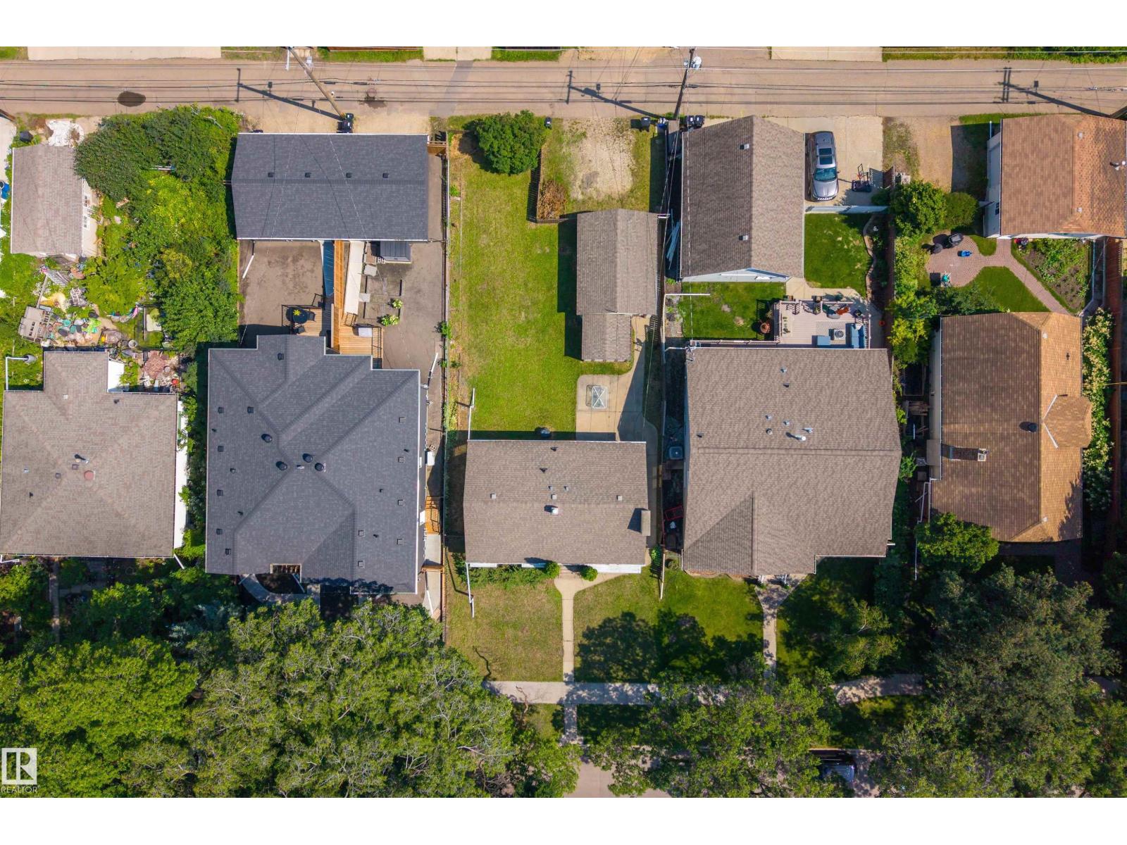 8817 91 ST NW - 47