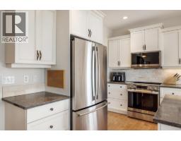 Kitchen - 13615 Middle Bench Road, Lake Country, BC V4V2B4 Photo 12