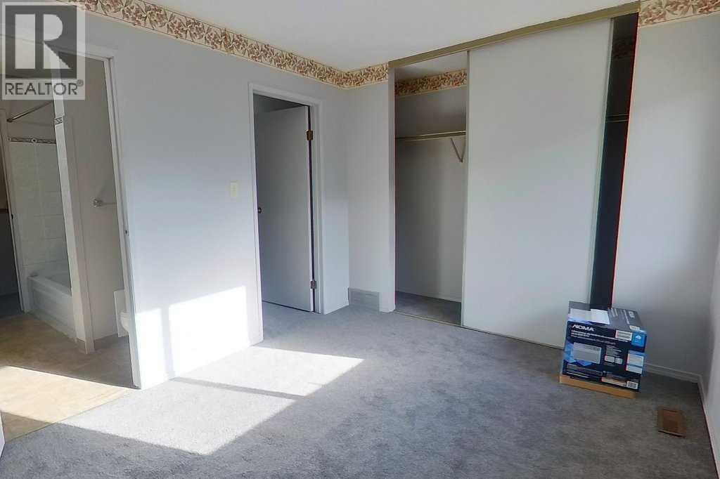 41 South Ridge Crescent SW - 12