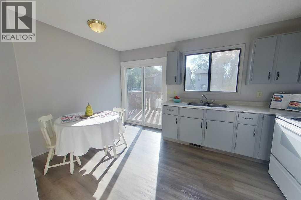 41 South Ridge Crescent SW - 7