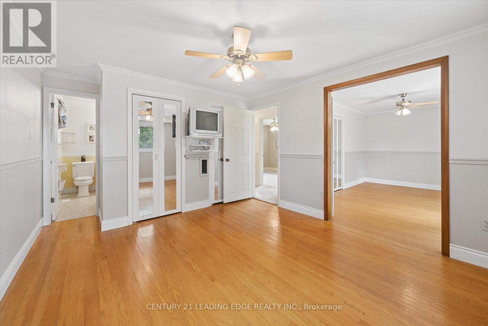 6 THOMAS KINNEAR COURT - 33