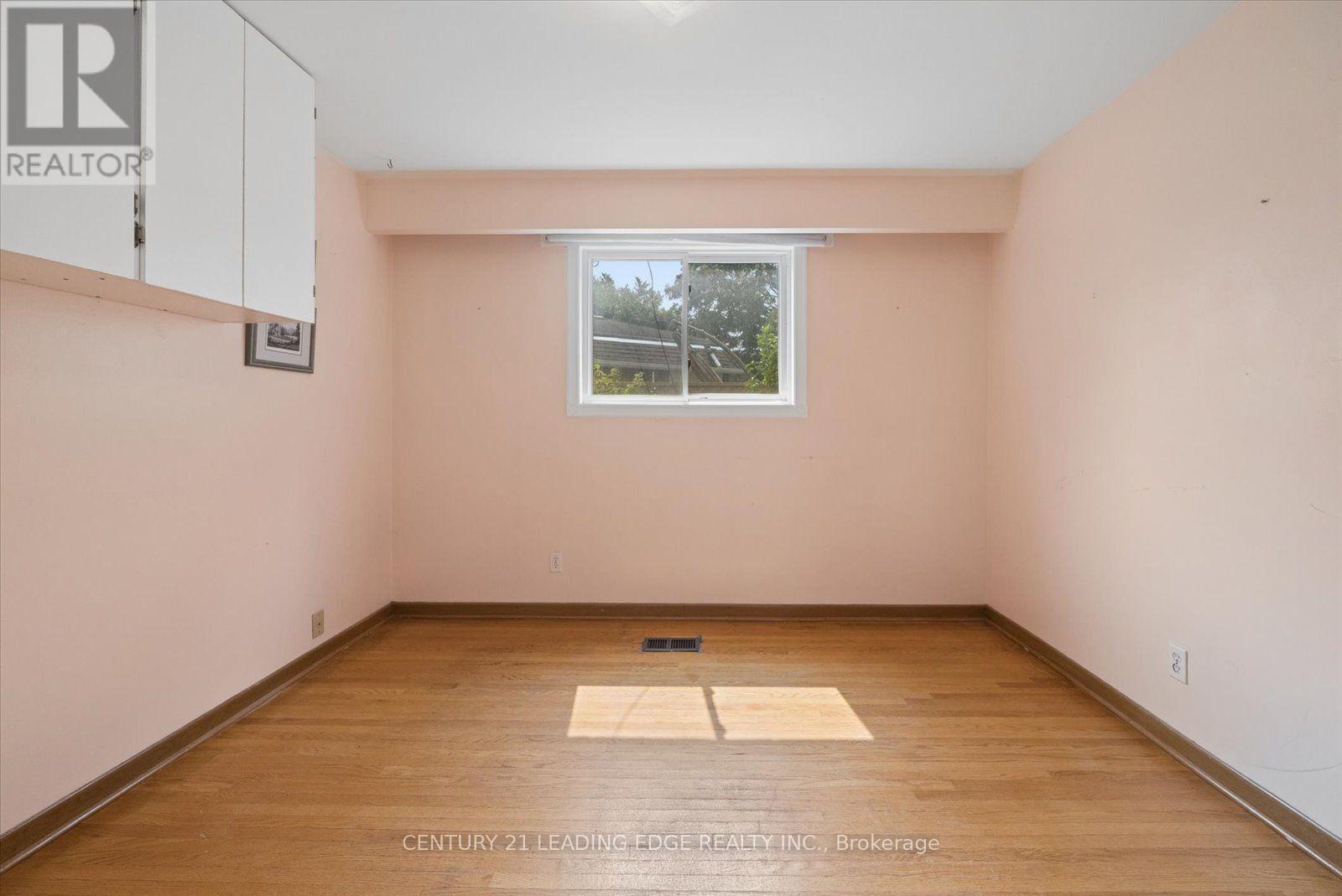 6 THOMAS KINNEAR COURT - 36