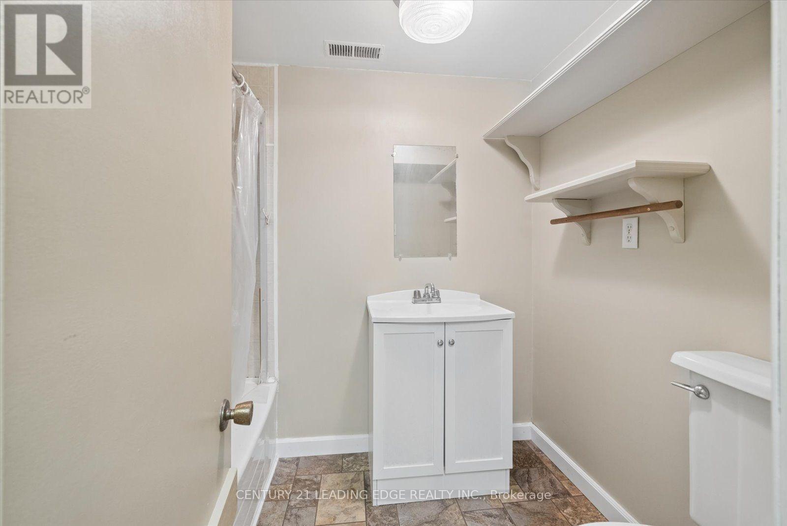 6 THOMAS KINNEAR COURT - 41