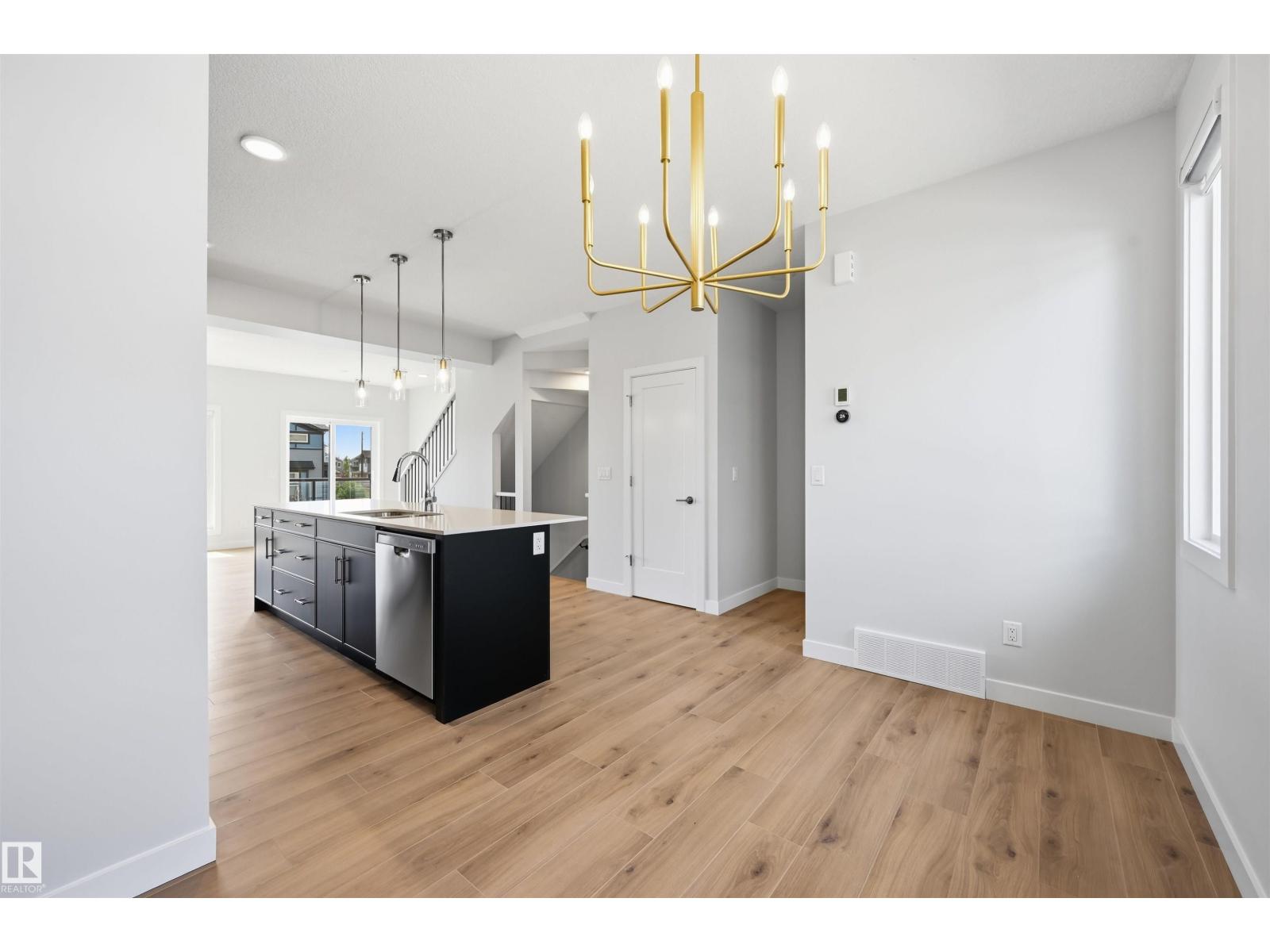 #4 11910 35 AV SW - 20