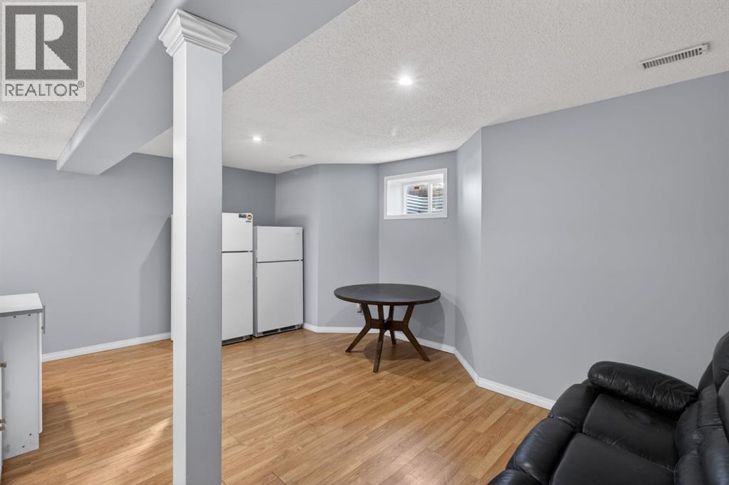 108 Kodiak Crescent - 34