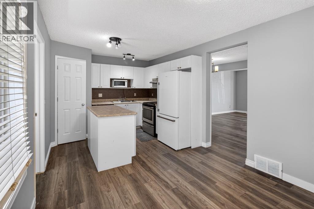108 Kodiak Crescent - 12