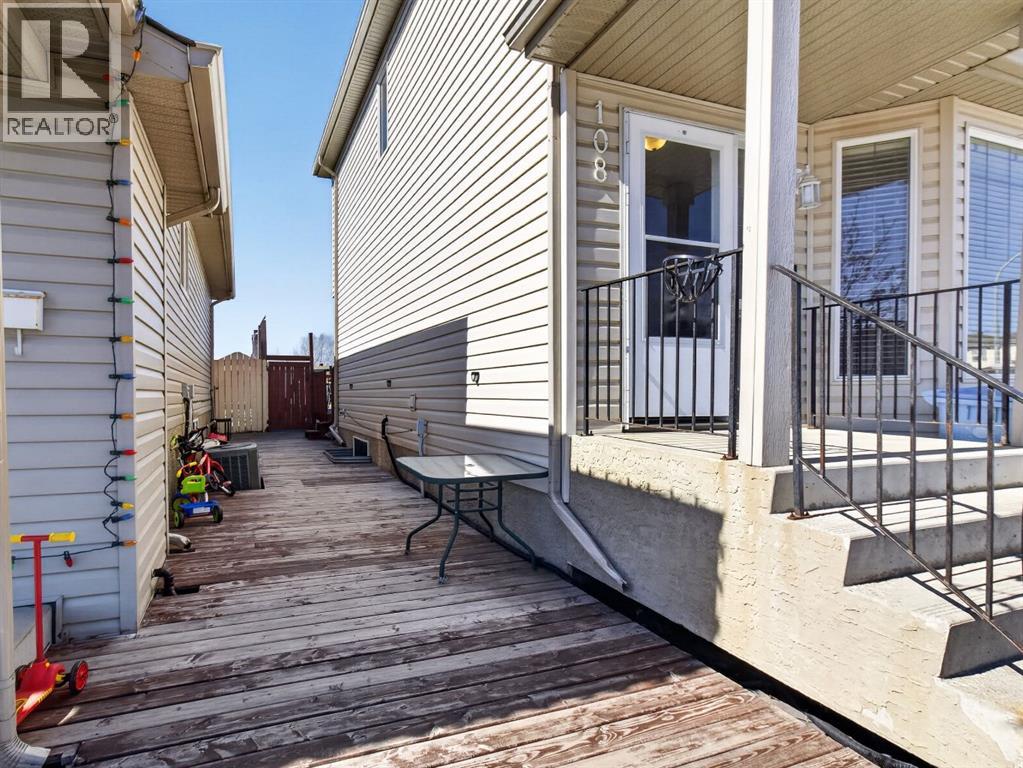 108 Kodiak Crescent - 36