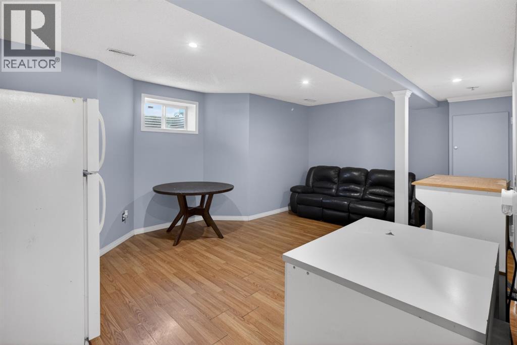 108 Kodiak Crescent - 31