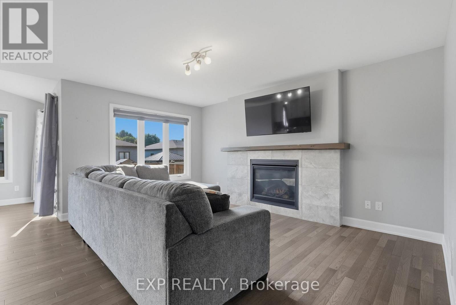 224 CAPRI AVENUE - 5
