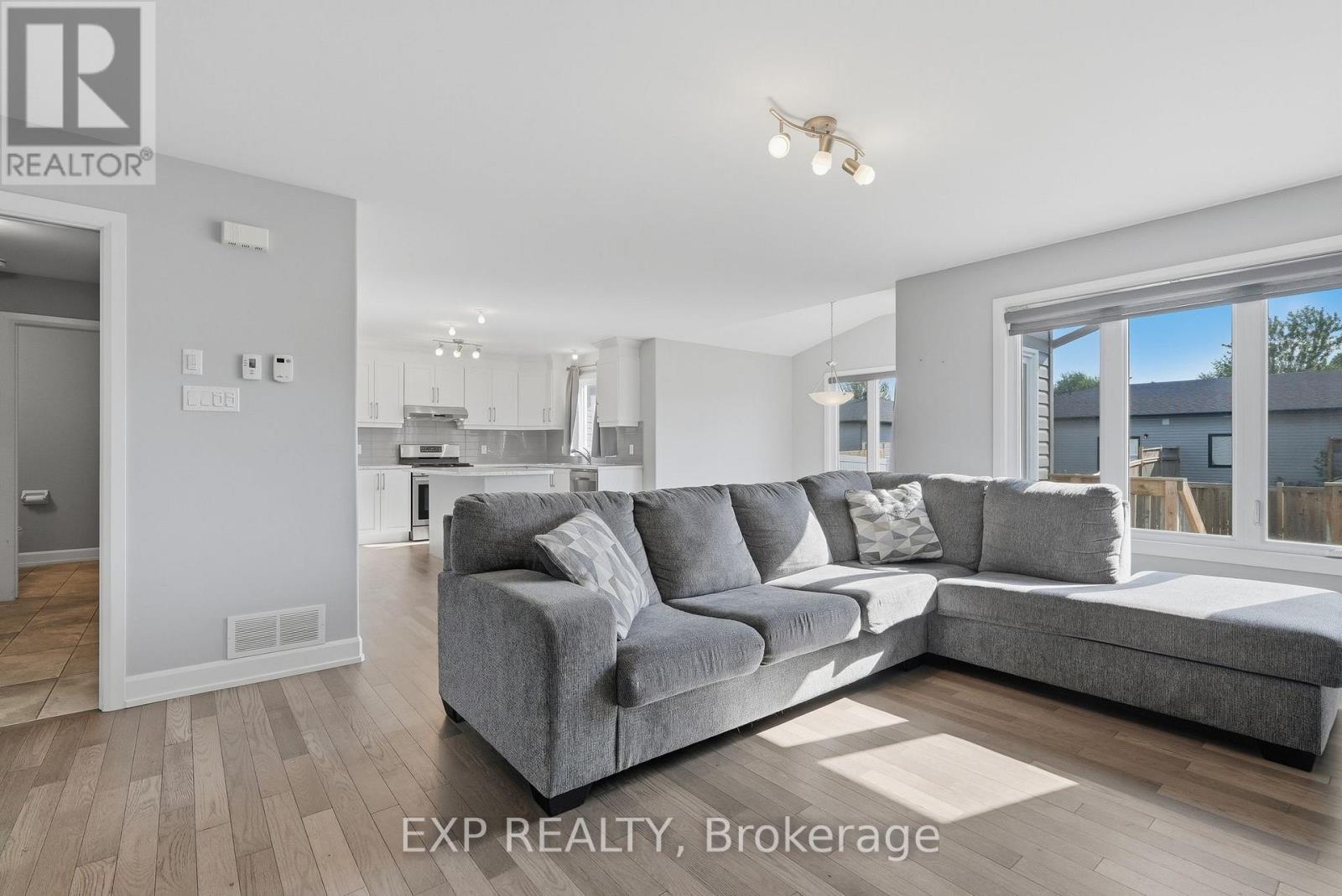 224 CAPRI AVENUE - 6