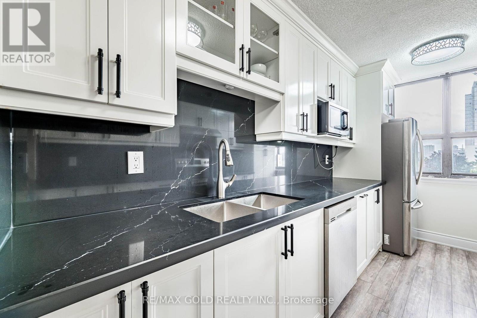 #508 18 KNIGHTSBRIDGE ROAD - 24