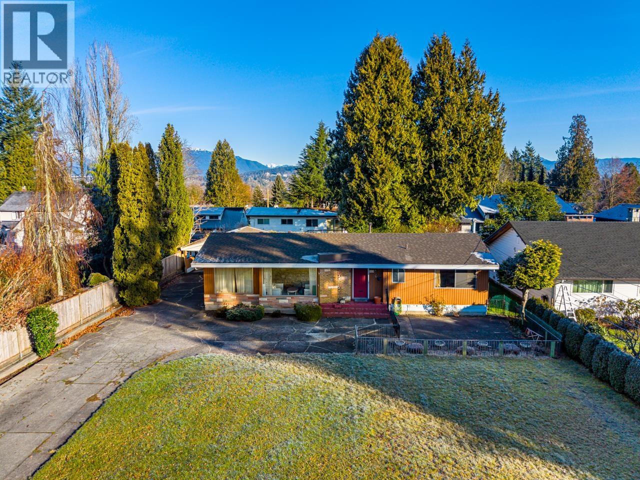 5 Bed, 3 Bath House for Sale in Burnaby – 5416 BUCKINGHAM AVENUE, Burnaby – MLS# R3147332 - Image 2