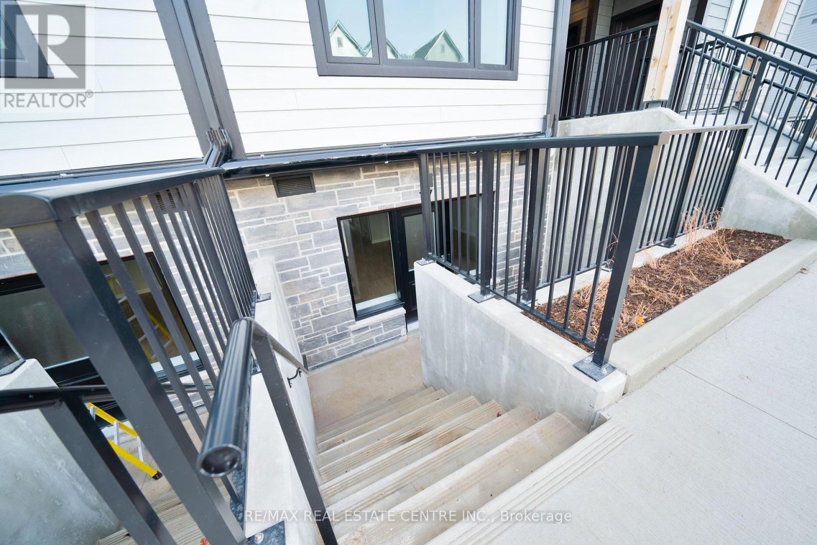 #117 708 WOOLWICH STREET - 7