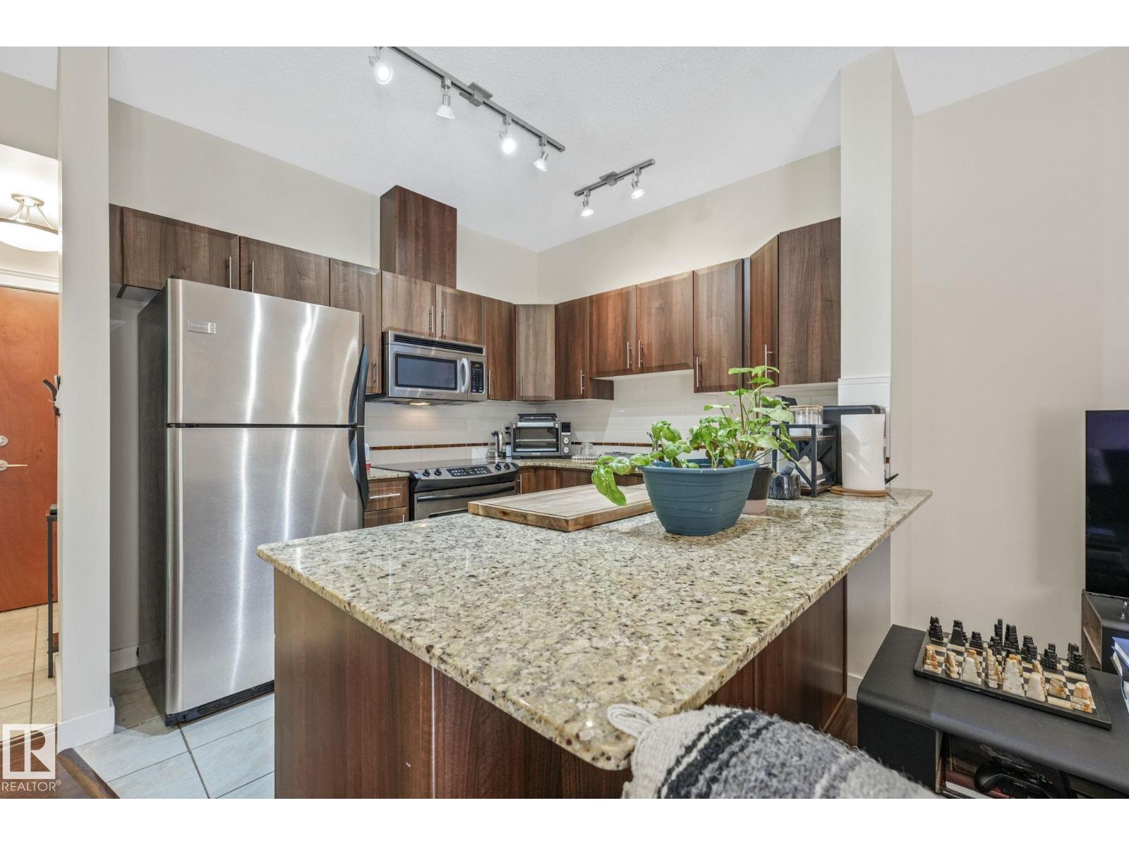 #215 10333 112 ST NW NW - 4