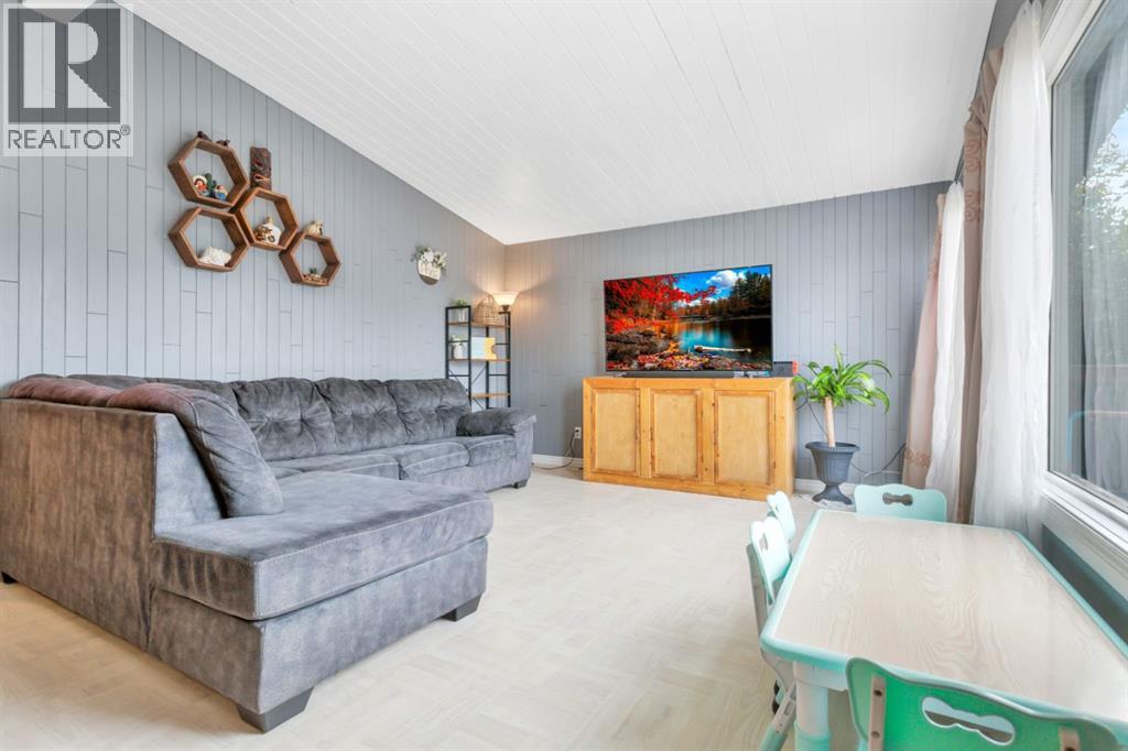 5215 52 Avenue - 5