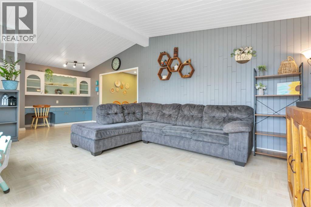5215 52 Avenue - 6