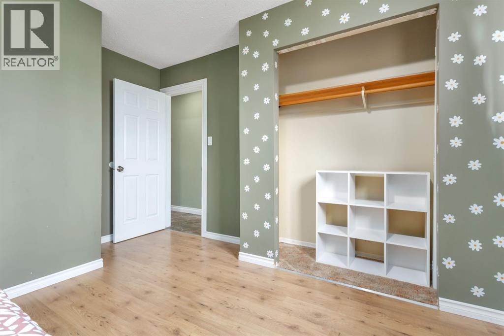 5215 52 Avenue - 23