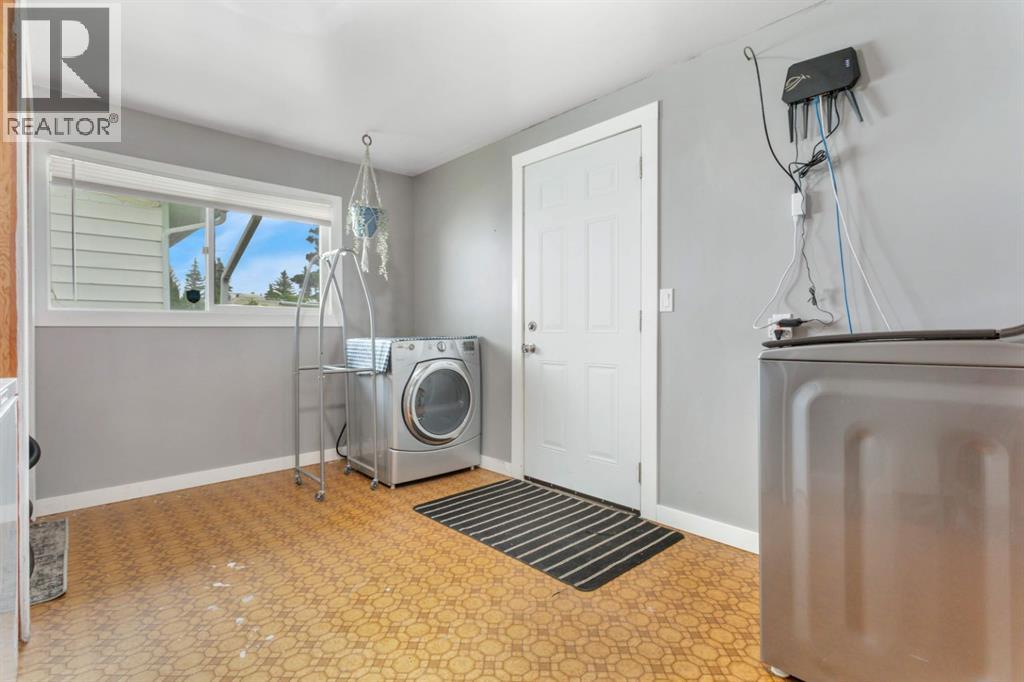 5215 52 Avenue - 16