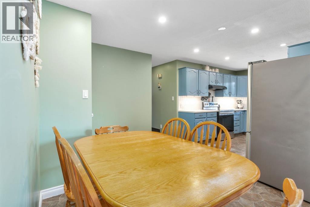 5215 52 Avenue - 9