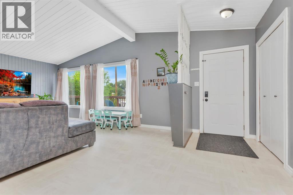 5215 52 Avenue - 3