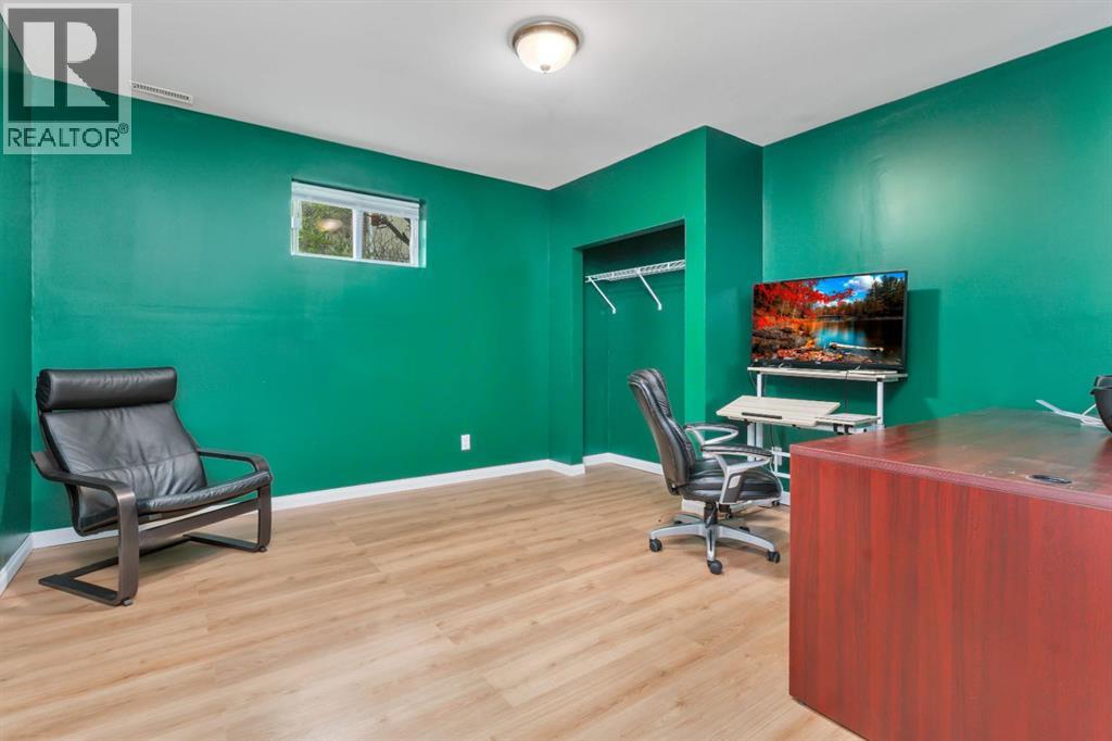 5215 52 Avenue - 36