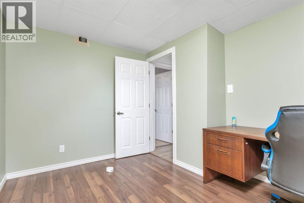 5215 52 Avenue - 35