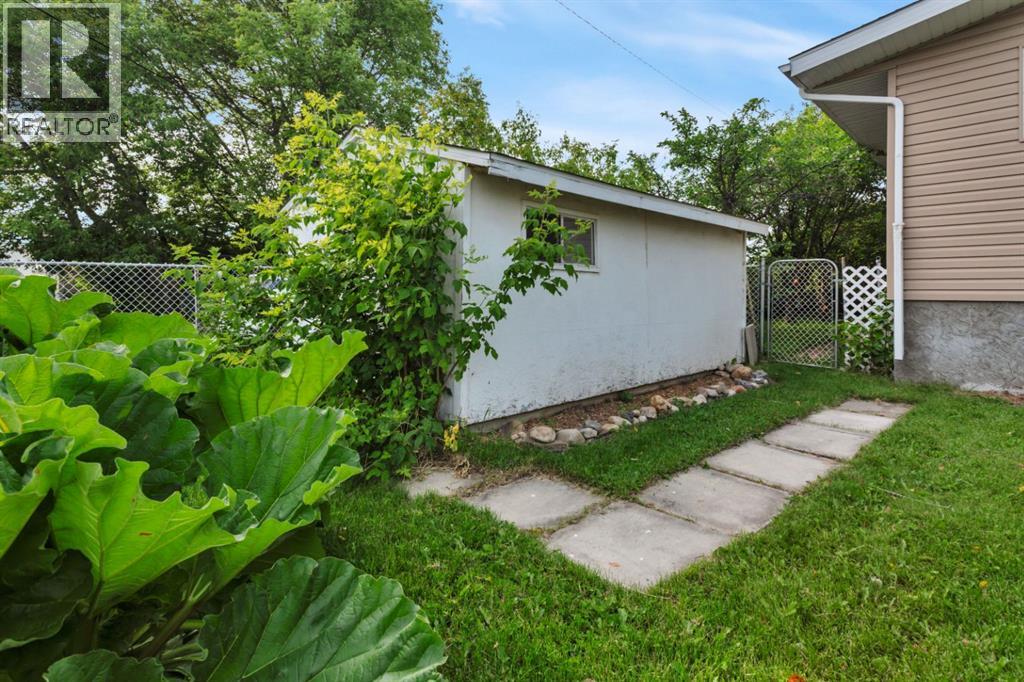 5215 52 Avenue - 46