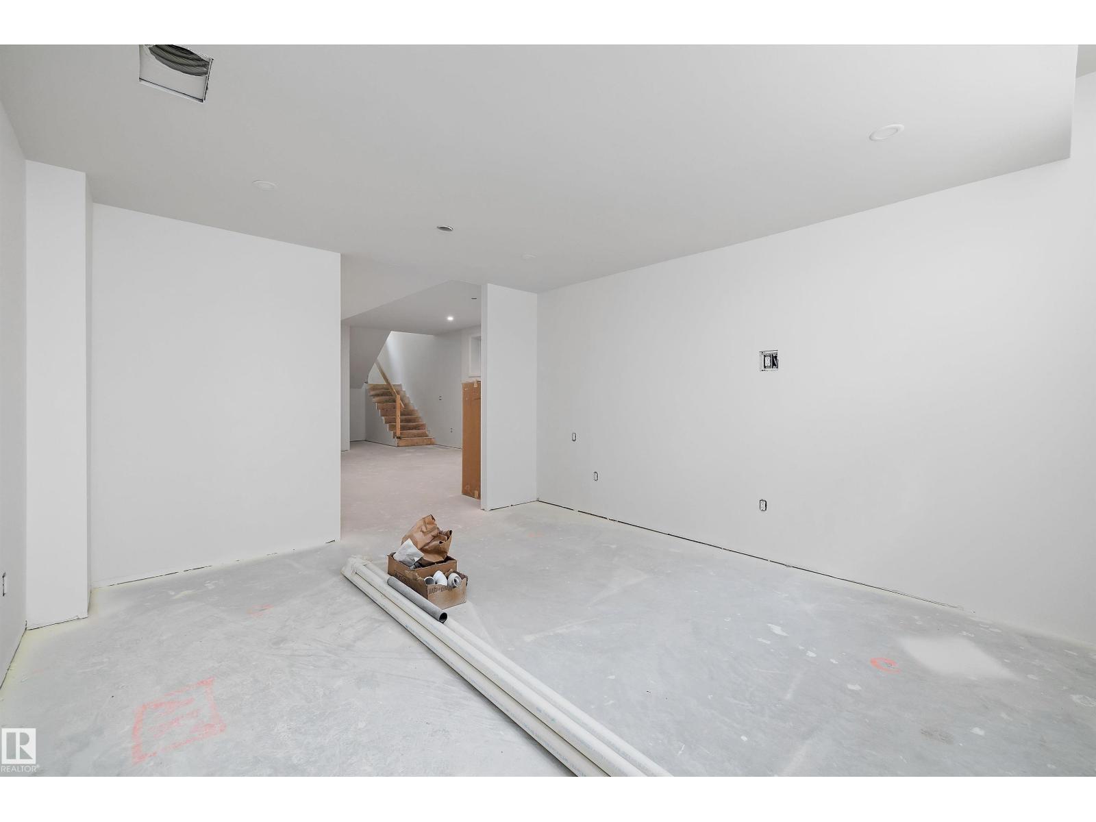 10223 130 ST NW - 62